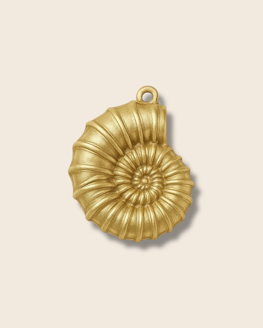 Bombshell charm